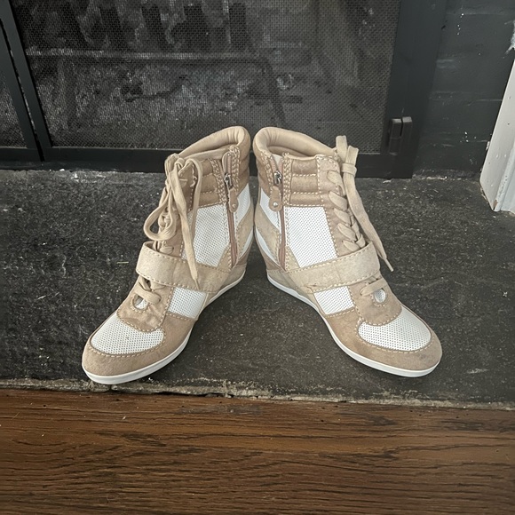 Shoes - Simply Vera - Vera Wang boots beautiful condition